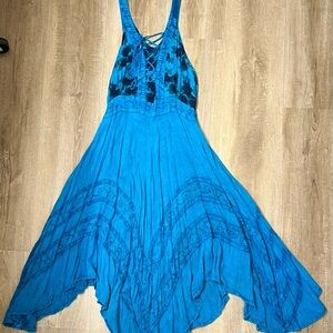 Whimsical mid-length dress with stretchy waistband